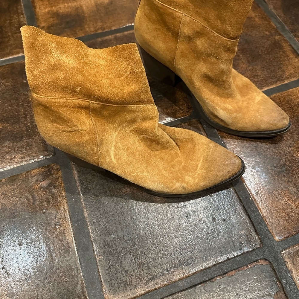 Aldo- size 9 -mustard